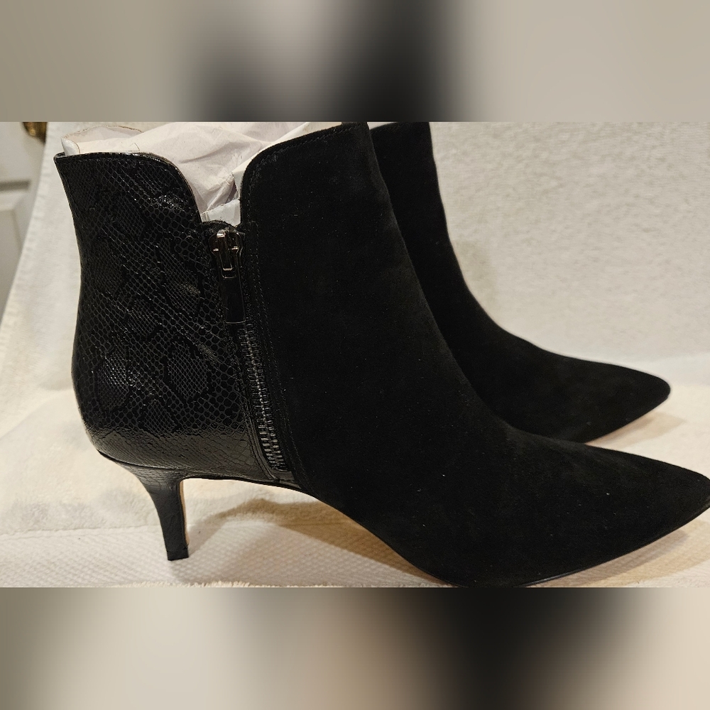 G.I.L.I. ANKLE BOOTS